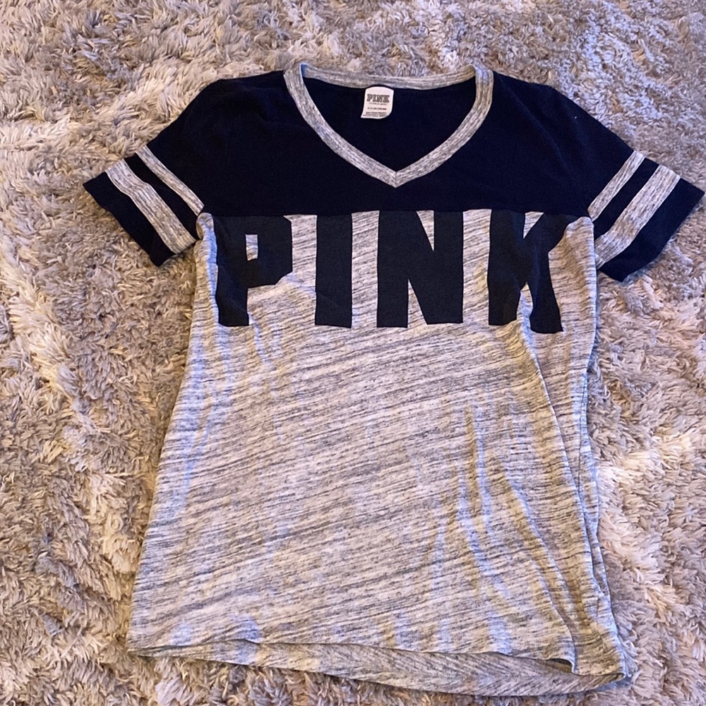 pink tee